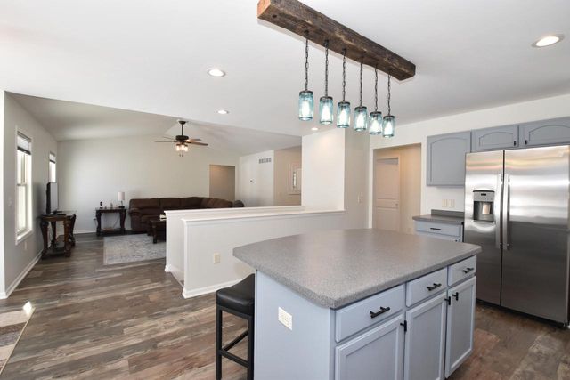 W1401 Valley View COURT, Ixonia, WI 53036