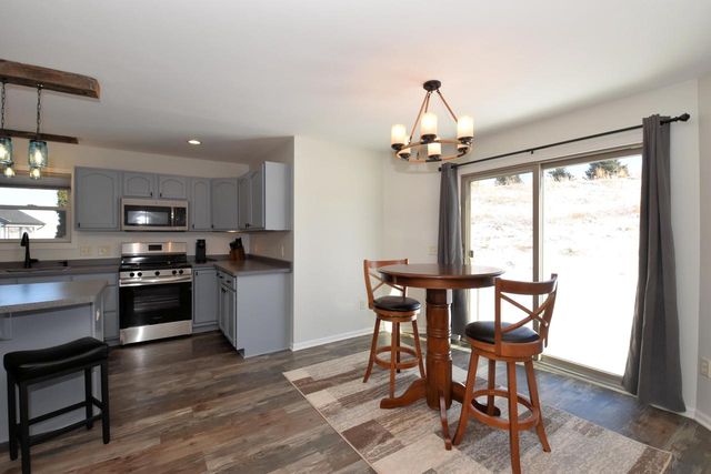 W1401 Valley View COURT, Ixonia, WI 53036