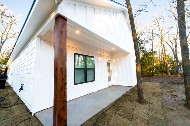 921 Hillburn Drive, West Tawakoni, TX 75474