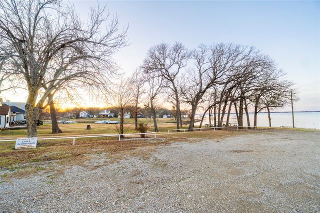 921 Hillburn Drive, West Tawakoni, TX 75474