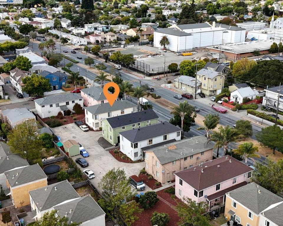 2758 Sacramento St, Berkeley, CA 94702
