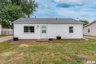 2611 W 69TH Street, Davenport, IA 52806