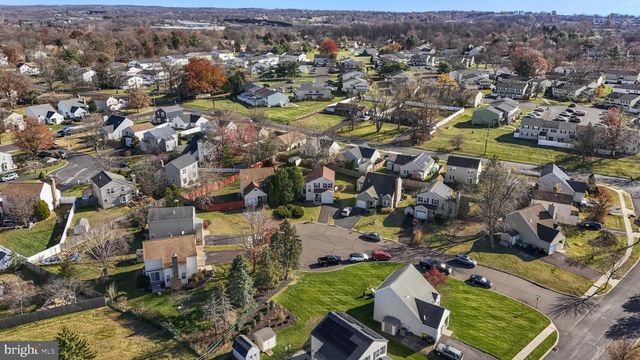 23 ORCHARD CIR, Telford, PA 18969