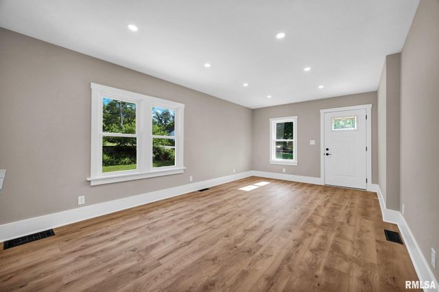 4435 N CONSTANTINE Avenue, Peoria Heights, IL 61616