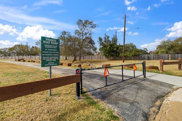 3010 Scenic View Court, Seabrook, TX 77586