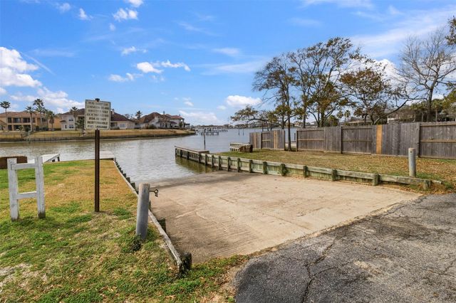 3010 Scenic View Court, Seabrook, TX 77586