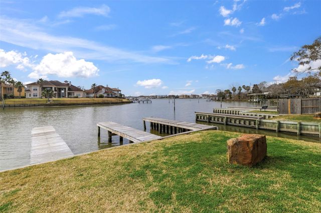 3010 Scenic View Court, Seabrook, TX 77586