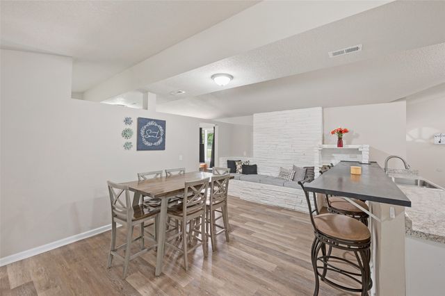1403 Lewis Avenue, Des Moines, IA 50315