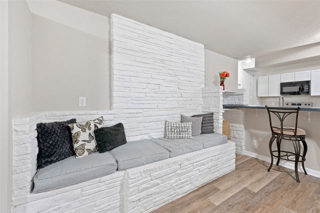 1403 Lewis Avenue, Des Moines, IA 50315