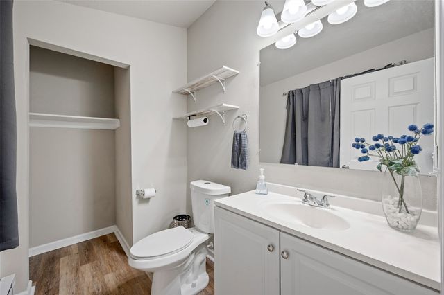 1403 Lewis Avenue, Des Moines, IA 50315