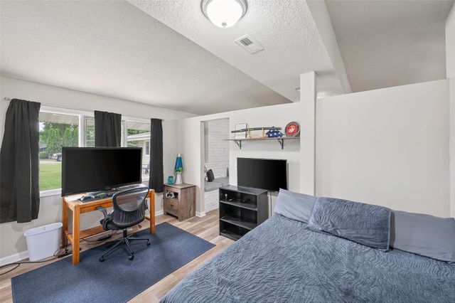1403 Lewis Avenue, Des Moines, IA 50315