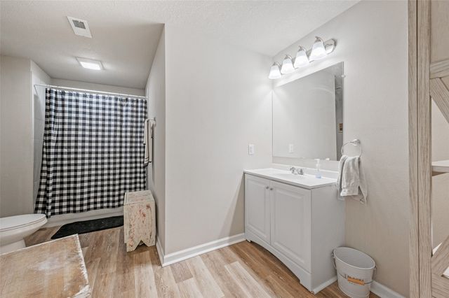 1403 Lewis Avenue, Des Moines, IA 50315