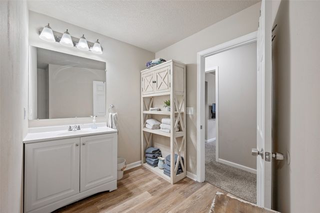 1403 Lewis Avenue, Des Moines, IA 50315