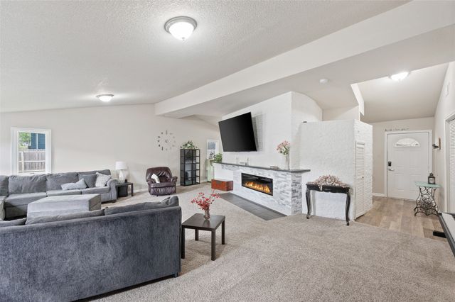 1403 Lewis Avenue, Des Moines, IA 50315