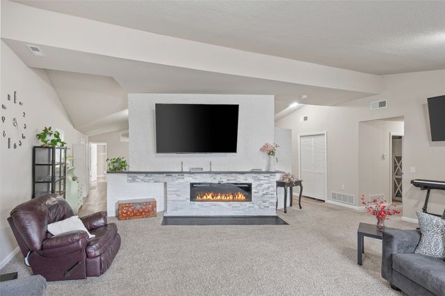 1403 Lewis Avenue, Des Moines, IA 50315