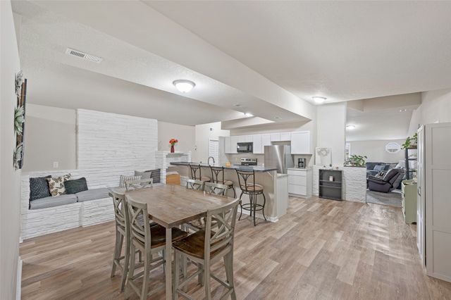 1403 Lewis Avenue, Des Moines, IA 50315