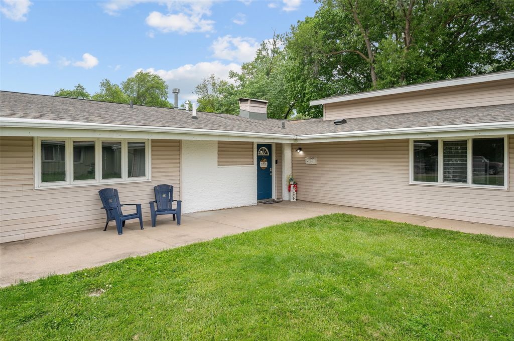 1403 Lewis Avenue, Des Moines, IA 50315