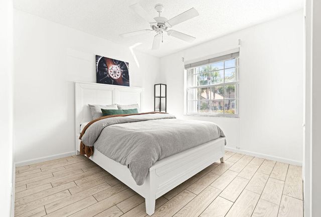 447 Woodview Circle, Palm Beach Gardens, FL 33418