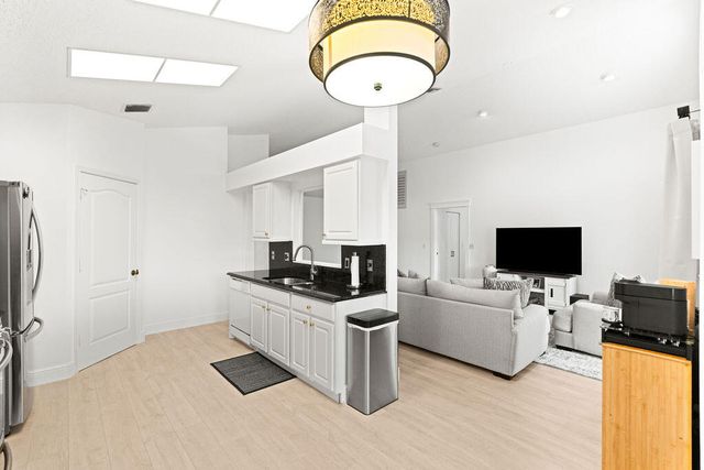 447 Woodview Circle, Palm Beach Gardens, FL 33418