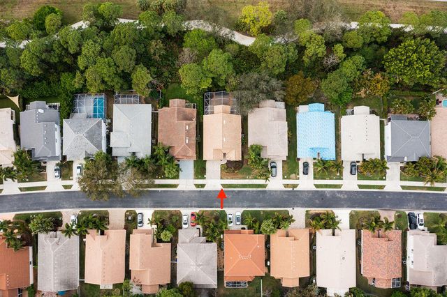 447 Woodview Circle, Palm Beach Gardens, FL 33418