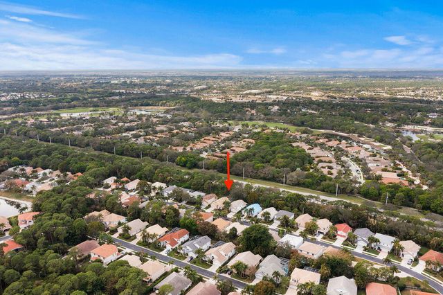 447 Woodview Circle, Palm Beach Gardens, FL 33418