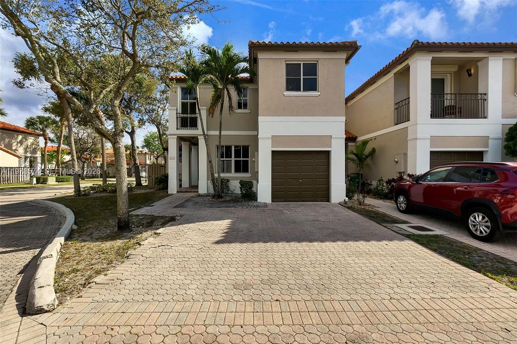 8338 NW 145th St, Miami Lakes, FL 33016