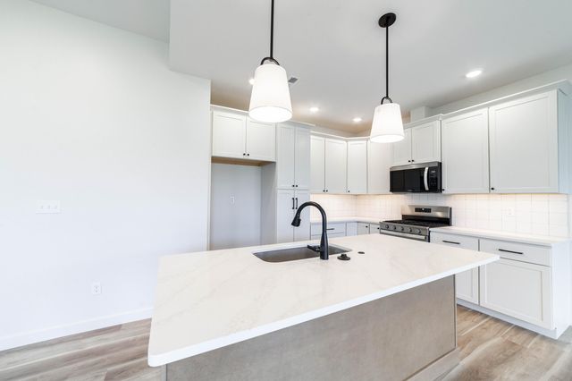 5029 MODESTO DR, Columbia, MO 65203