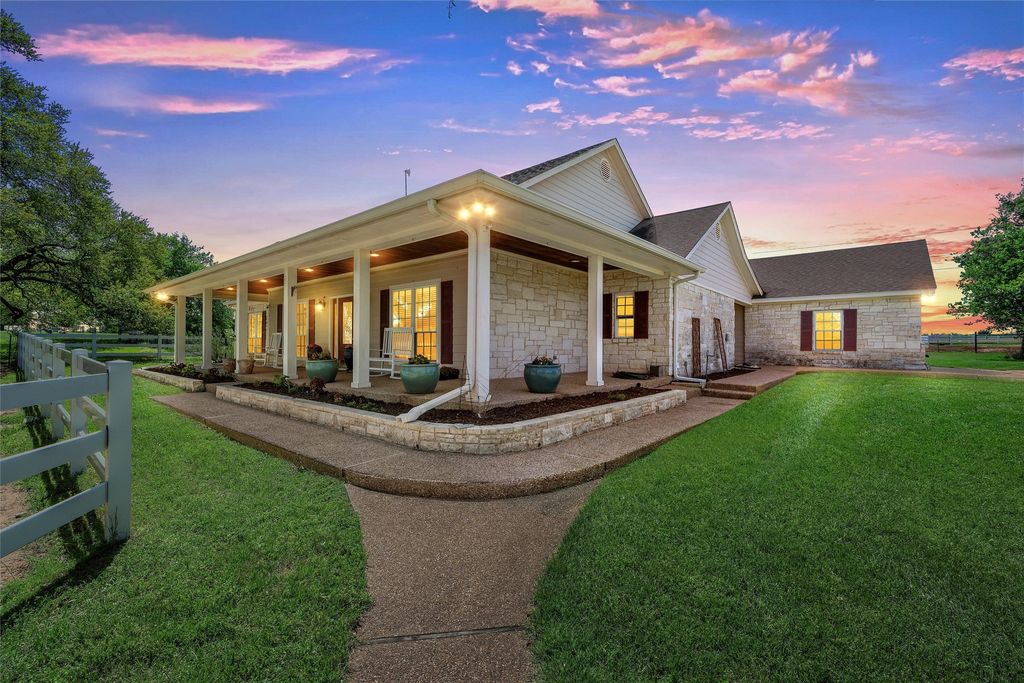 465 Austin Hines Drive, China Spring, TX 76633