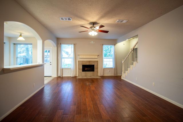 2111 Grovewood Park, Conroe, TX 77385