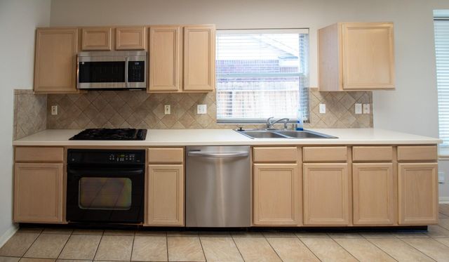 2111 Grovewood Park, Conroe, TX 77385