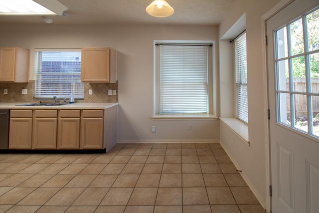 2111 Grovewood Park, Conroe, TX 77385