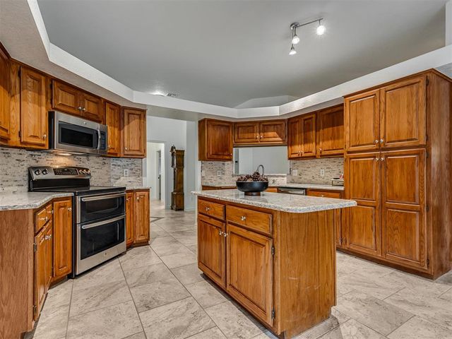 1717 Rocky Mountain Way, Edmond, OK 73003
