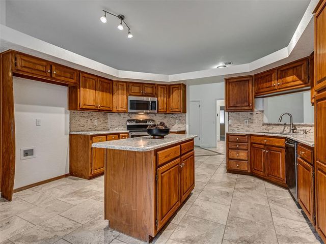 1717 Rocky Mountain Way, Edmond, OK 73003
