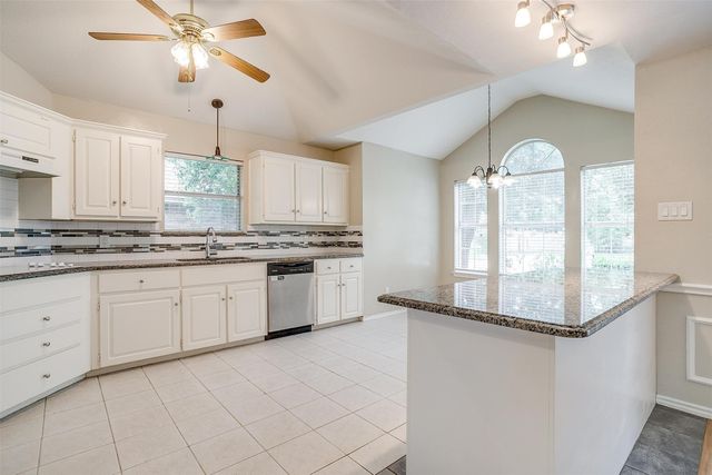 401 Inland Circle, Azle, TX 76020