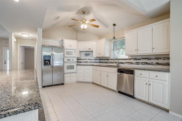 401 Inland Circle, Azle, TX 76020