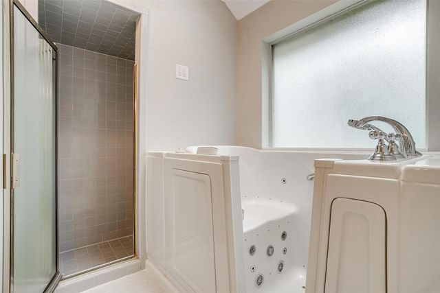 401 Inland Circle, Azle, TX 76020