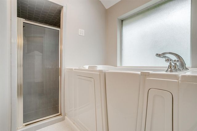 401 Inland Circle, Azle, TX 76020