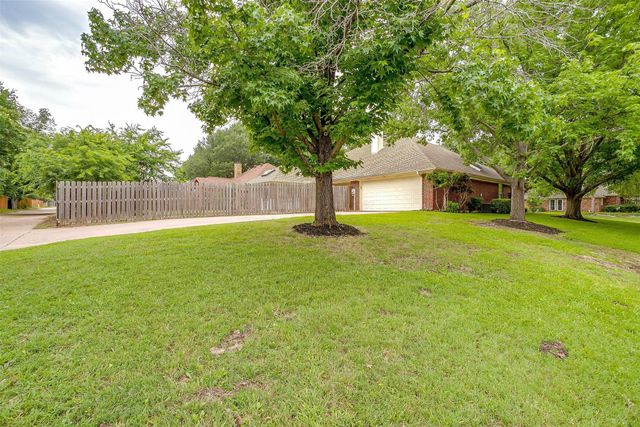 401 Inland Circle, Azle, TX 76020