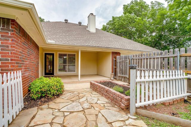 401 Inland Circle, Azle, TX 76020