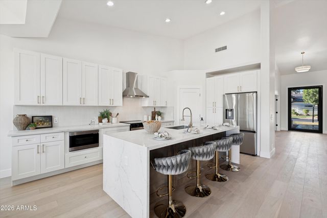 2011 E CLIPPER Lane, Gilbert, AZ 85234