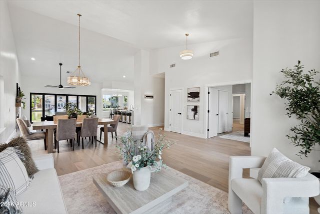 2011 E CLIPPER Lane, Gilbert, AZ 85234