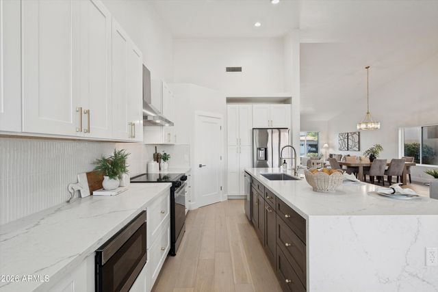 2011 E CLIPPER Lane, Gilbert, AZ 85234