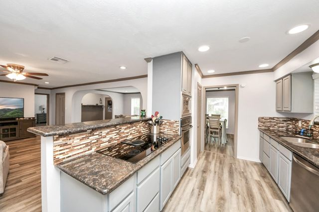 12710 Ravensway Drive, Cypress, TX 77429