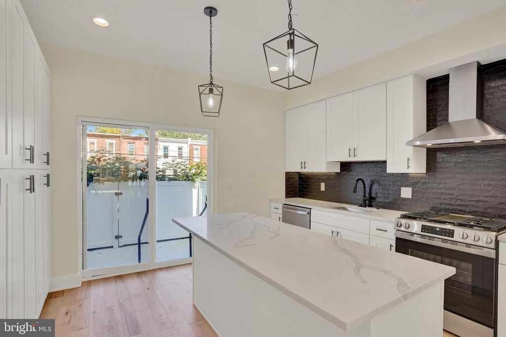 2621 REED ST, Philadelphia, PA 19146 — photo 4