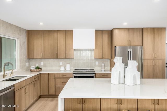 15427 N 2ND Avenue, Phoenix, AZ 85023