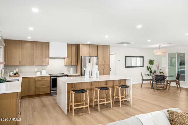 15427 N 2ND Avenue, Phoenix, AZ 85023