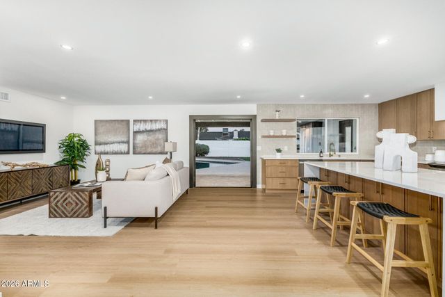 15427 N 2ND Avenue, Phoenix, AZ 85023