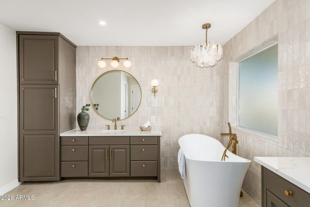 15427 N 2ND Avenue, Phoenix, AZ 85023