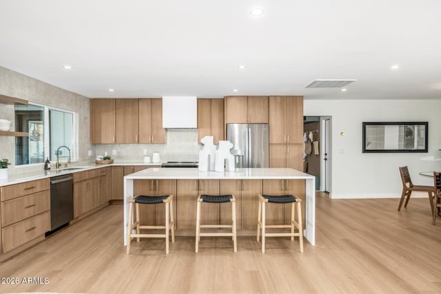 15427 N 2ND Avenue, Phoenix, AZ 85023