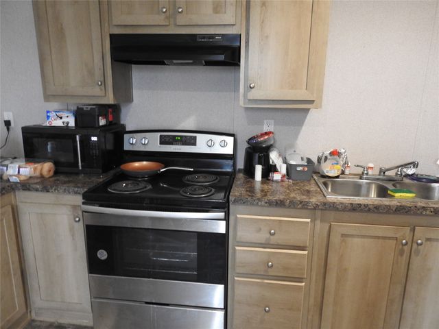 2096 Everheart Road, Bells, TX 75414